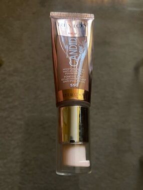Revlon Candid Glow Foundation - Mocha 550
